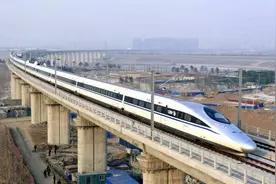 平地上省力省钱，中国高铁为何偏要架在桥梁之上？有何长远打算？图片