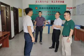 广东农科院茶叶所副所长操君喜等专家亲赴银溪村指导生态茶园建设图片