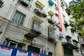 “我终于可以住回家了！” 鼠年虹口首个老公房加装电梯项目今天开工图片