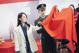 黄景瑜李沁首次合作《亲爱的戎装》，已做好熬夜追剧准备！图片