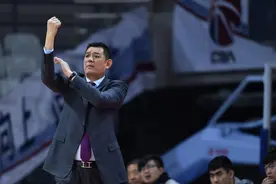 巩晓彬华丽转身：当年最佳二中锋，如今最帅掌门人图片