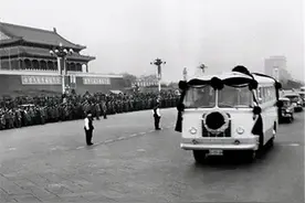 十里长街含泪相送：亲人披露周总理去世前后鲜为人知的往事图片