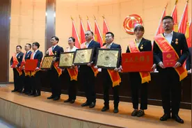 致敬！向云南省脱贫攻坚一线129名先进个人！62家先进单位图片