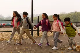 家长下班半小时孩子再放学，三点半难题迎刃而解？图片