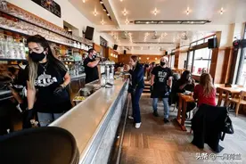 荷兰餐饮业希望结束1.5米距离的规定图片