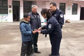 11年前，农村奶奶收留了一个黑人小孩巴比，如今怎么样了图片