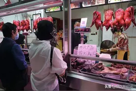 为啥一只活鸭上百元，街上烤鸭只卖18块，看后才知其中“猫腻”图片
