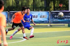 踢快乐足球，享惬意周末，汉口江滩又热闹起来了图片