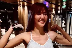 谭维维健身房秀腹肌！自律健身的女人，38岁依然冻龄不老图片