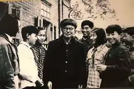 一位巨富散尽家财，办成了中国985名校图片