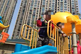 小区游乐场走一圈，谁家孩子有出息，谁家没出息，一眼就能看出图片
