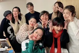 大s终于露面像“换脸”！罕见穿可爱风造型参加生日宴，太美了图片
