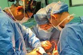 30岁小伙海外手术痛失膀胱，广东医生施救再造新膀胱图片