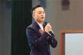 斜杠青年刘同分享创业那些坑：尝试过多种生意，自诩赔钱货图片