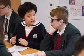 和爱国无关，父母毅然决然送“小留学生”出国的原因在于畏惧图片