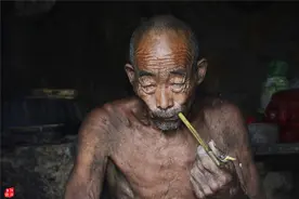 为堂弟一句嘱托，7旬老人种地、照顾偏瘫弟媳妇，拒绝去敬老院图片