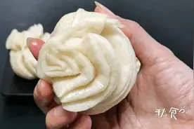 花卷这做法，比馒头还简单，好吃又多层，一擀、一切、一拧就做好图片