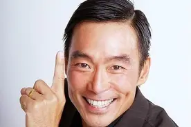 吃着柏安妮看着张曼玉，娶日本老婆被鼓励拍3级片，郑浩南不一般图片