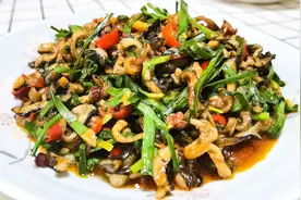 一家人都爱吃的菜：韭菜炒鳝鱼丝、西芹泡椒牛肉丝、凉拌素千张图片