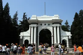 百年清华：中国最著名的大学之一，被誉为“红色工程师的摇篮”图片
