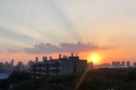夕阳是很平常事，然而每天眼见的，永远不相似……图片