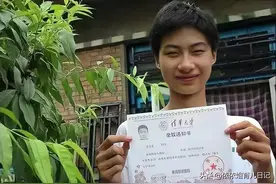 父亲精神分裂母亲残疾，他以744分上清华：母爱决定孩子一生成就图片