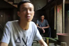 遥远的就医路数次让他险些丧命，想起外出的父母他咬牙坚持活下去图片