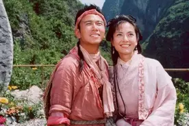 温兆伦小20岁娇妻罕露面，皮肤白皙气质出众，两人结婚7年仍甜蜜图片