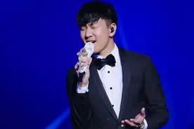唱歌很难听，如何一个月让自己歌声好听百倍，能超越身边所有人图片
