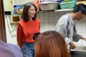 高圆圆谢霆锋合体录综艺，锁骨头配红毛衣亲切养眼，优雅到骨子里图片