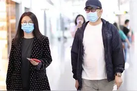 李湘真是微胖界的穿搭教科书！丝绒西装配大码锥形裤，显瘦又高级图片