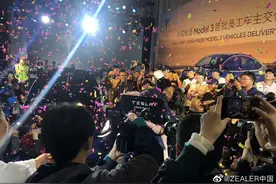 首批国产特斯拉 Model 3交付，车主为特斯拉中国区员工视频封面