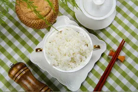 怕长胖，应该少吃肉还是少吃饭？图片