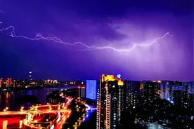 昨晚的临沂天空，闪电似游龙图片