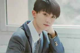 马嘉祺校园风干净阳光，校服领带杀更加让人心动图片