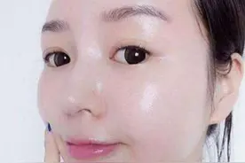 别人乳液一擦很水润，你用乳液却油腻，这3个错误太大意了图片