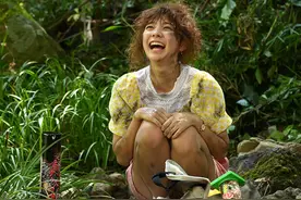 假面骑士：圣刃女主VS前作女主，女神变女神经，演员自己都害羞图片