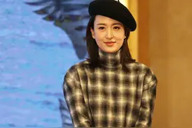 张蕾合影紧搂康辉，被批已婚不合适？本人首回应：我们是家人图片