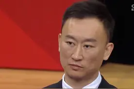 狂轰20-4！广东打得吴前心态全崩，8中1还吃T，杜锋笑得合不拢嘴图片