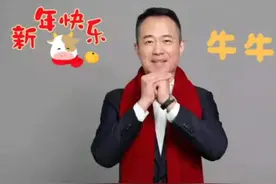 邱启明出狱后风光不再，去菜市场花十块钱缝衣服，二婚娶小10岁妻图片