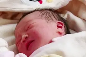 刘强东妹妹生第三胎时，因羊水栓塞去世，羊水栓塞该怎么预防？