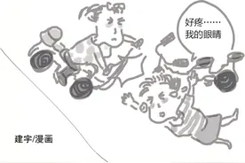 骑车相撞摔倒，眼球差点摔破！暑期儿童眼外伤高发，请看管好你的孩子图片