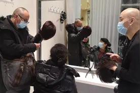 郑州这里有个“解忧”假发店，顾客对头发有特殊需求！听店长讲讲背后的故事图片