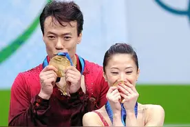 中国唯一的花滑奥运冠军夫妻，退役后男方成主教练，女方官居高位图片