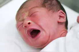 刚出生的宝宝这四个地方越丑，以后也许就越好看，你家宝贝中几个图片