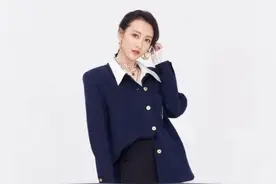 王鸥有多瘦看脚就知道，西装配短裤洋气高级，靴子穿成“堆堆袜”图片