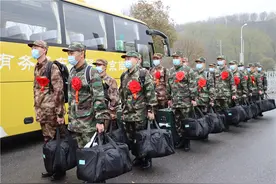 保家卫国无比神圣 应征参军无上光荣——南京市浦口区举行新兵入伍欢送仪式图片