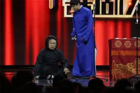 岳云鹏和沈腾说相声，这地包天的下嘴唇太能侃了，笑死人不偿命图片