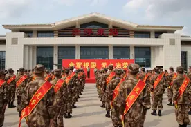 云浮300多名新兵踏上军旅征程！图片