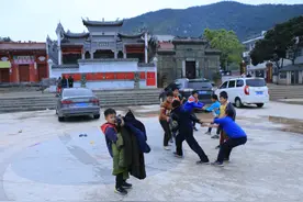 风水第一村：400多风水师，有的年入200万，捐钱给村里修路修田图片
